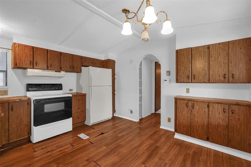 For Sale: $49,000 (2 beds, 2 baths, 924 Square Feet)