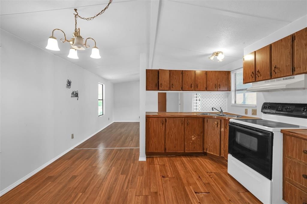 For Sale: $49,000 (2 beds, 2 baths, 924 Square Feet)
