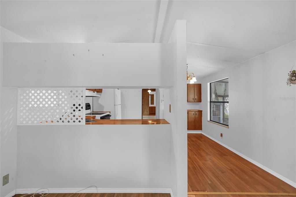 For Sale: $49,000 (2 beds, 2 baths, 924 Square Feet)