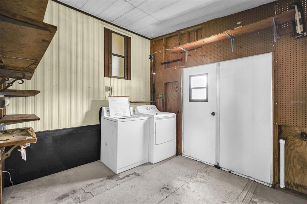 For Sale: $49,000 (2 beds, 2 baths, 924 Square Feet)