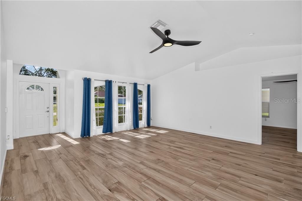 En Venta: $349,900 (3 camas, 2 baños, 1579 Pies cuadrados)