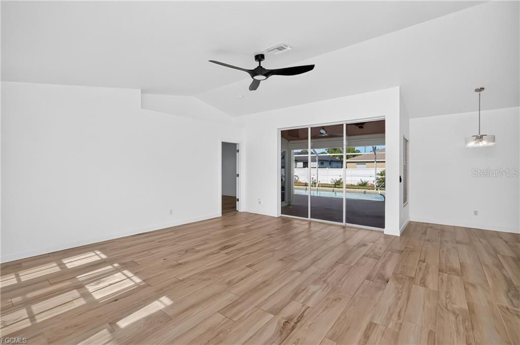 En Venta: $349,900 (3 camas, 2 baños, 1579 Pies cuadrados)