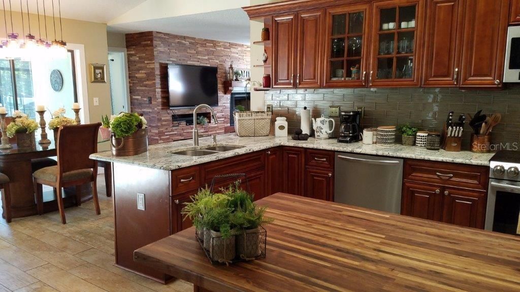 В аренду: $4,300 (4 спален, 2 ванн, 2448 Квадратных фут)