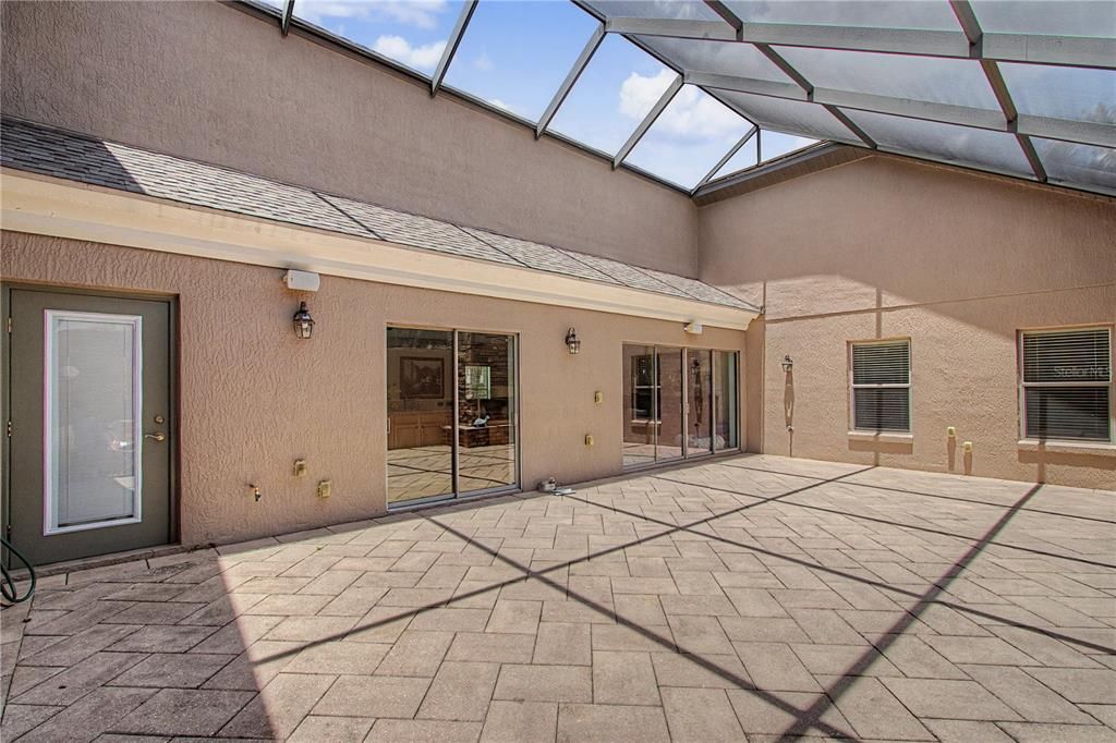 En Venta: $489,000 (3 camas, 3 baños, 2754 Pies cuadrados)