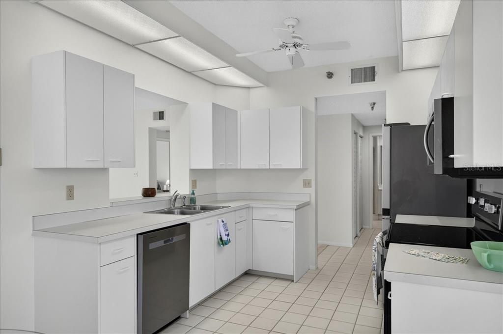 На продажу: $599,900 (3 спален, 2 ванн, 1300 Квадратных фут)