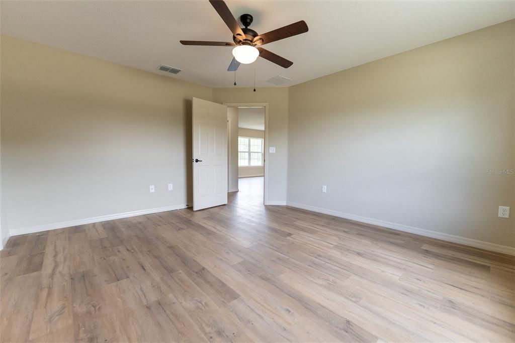 Activo con contrato: $239,900 (3 camas, 2 baños, 1331 Pies cuadrados)