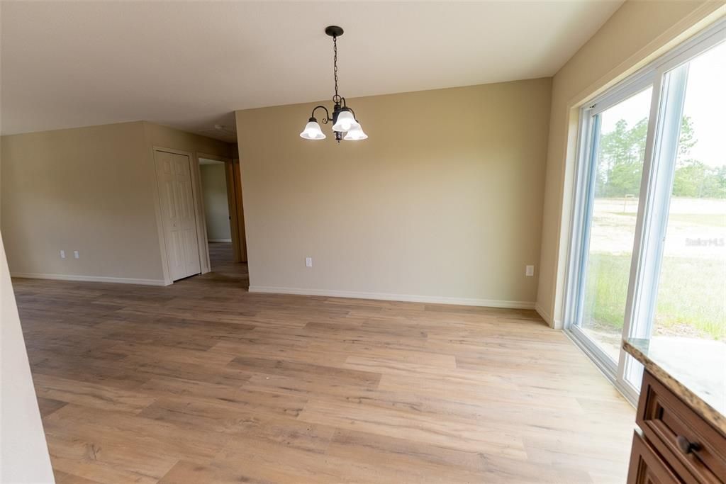 Activo con contrato: $239,900 (3 camas, 2 baños, 1331 Pies cuadrados)