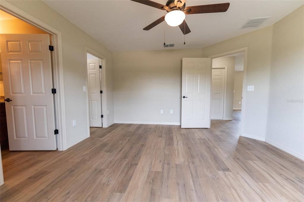 Activo con contrato: $239,900 (3 camas, 2 baños, 1331 Pies cuadrados)