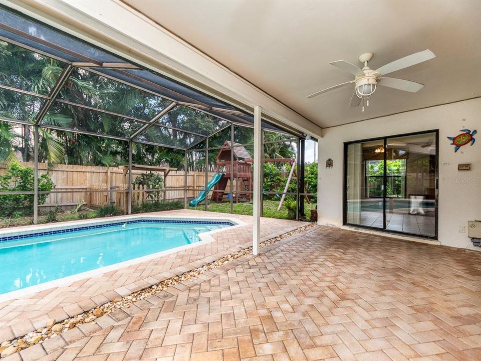 En Venta: $699,000 (3 camas, 2 baños, 1917 Pies cuadrados)