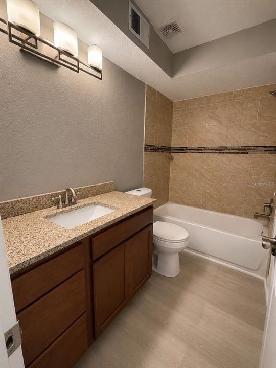 В аренду: $1,700 (2 спален, 2 ванн, 988 Квадратных фут)