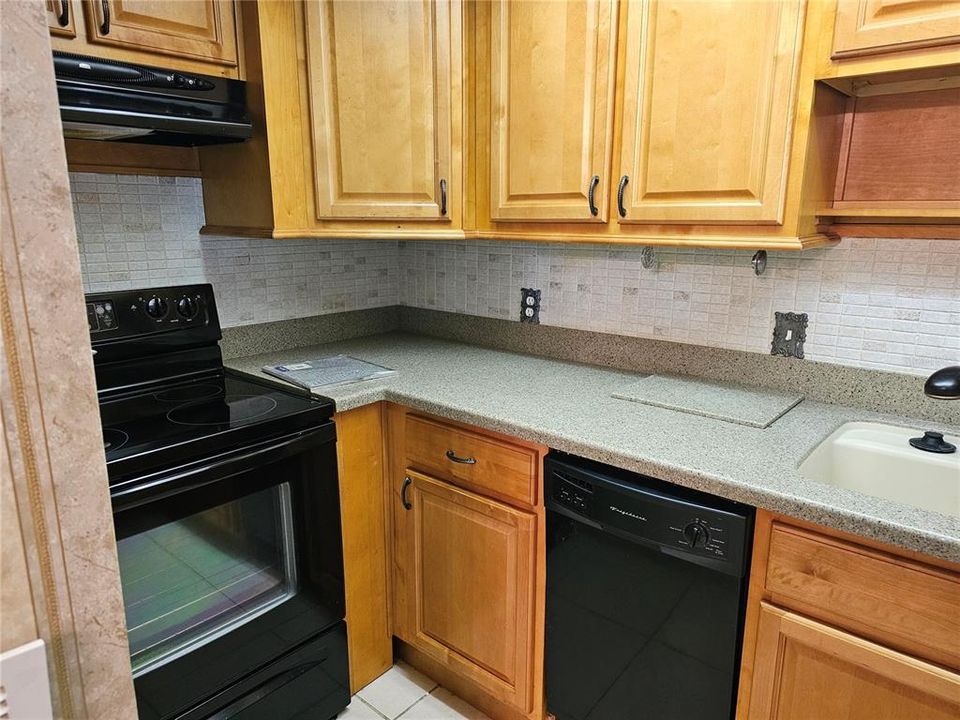 В аренду: $900 (1 спален, 1 ванн, 792 Квадратных фут)