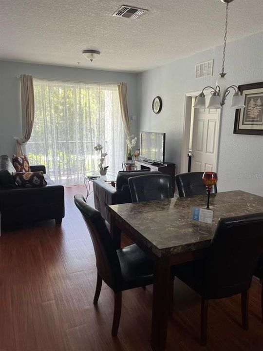 В аренду: $2,300 (3 спален, 2 ванн, 1247 Квадратных фут)