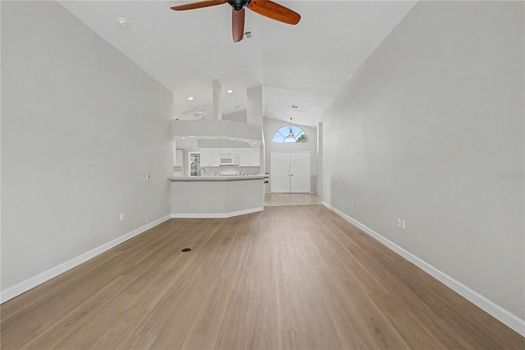 На продажу: $275,000 (3 спален, 2 ванн, 1677 Квадратных фут)