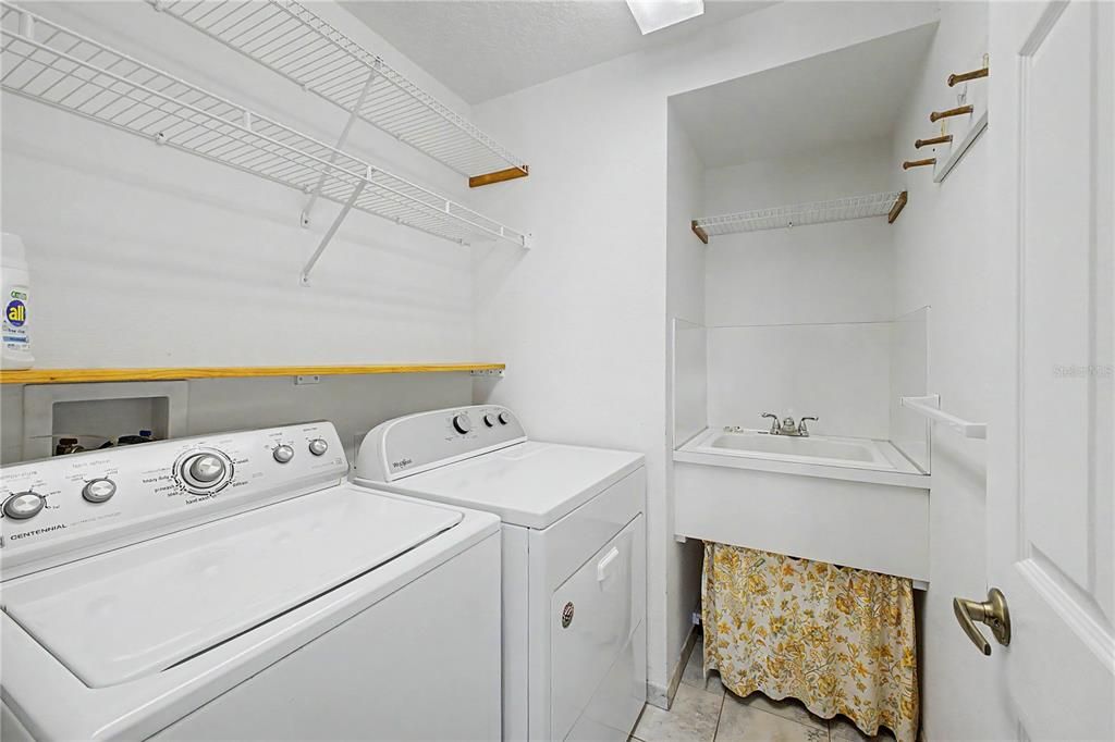 На продажу: $275,000 (3 спален, 2 ванн, 1677 Квадратных фут)