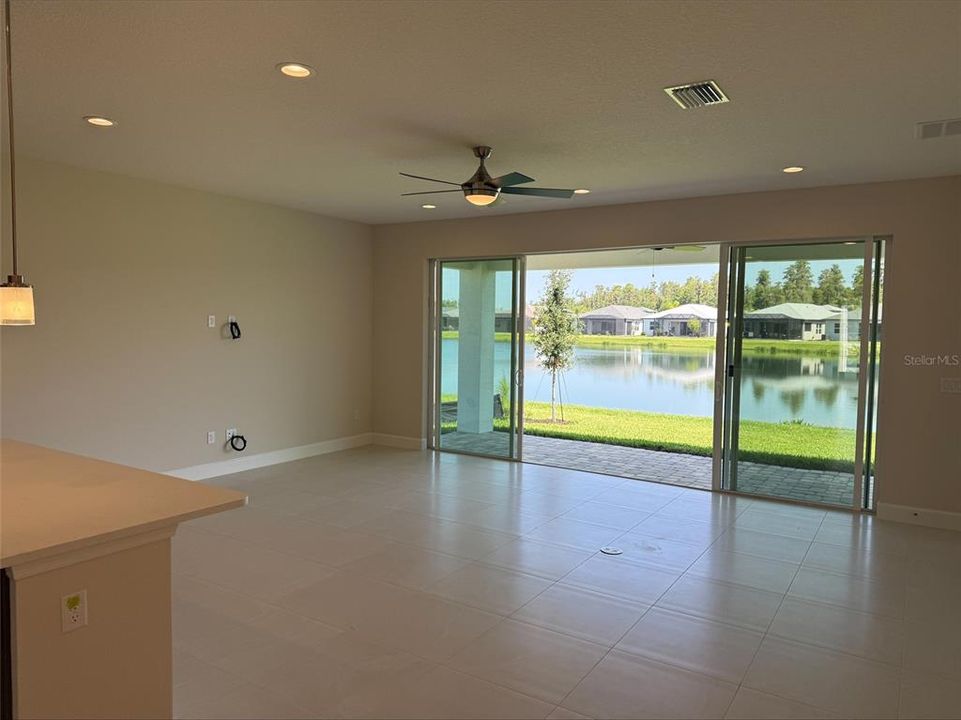 En Venta: $580,900 (3 camas, 3 baños, 2073 Pies cuadrados)