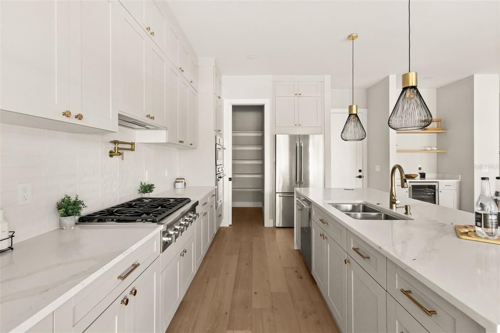 На продажу: $1,399,000 (5 спален, 4 ванн, 3192 Квадратных фут)