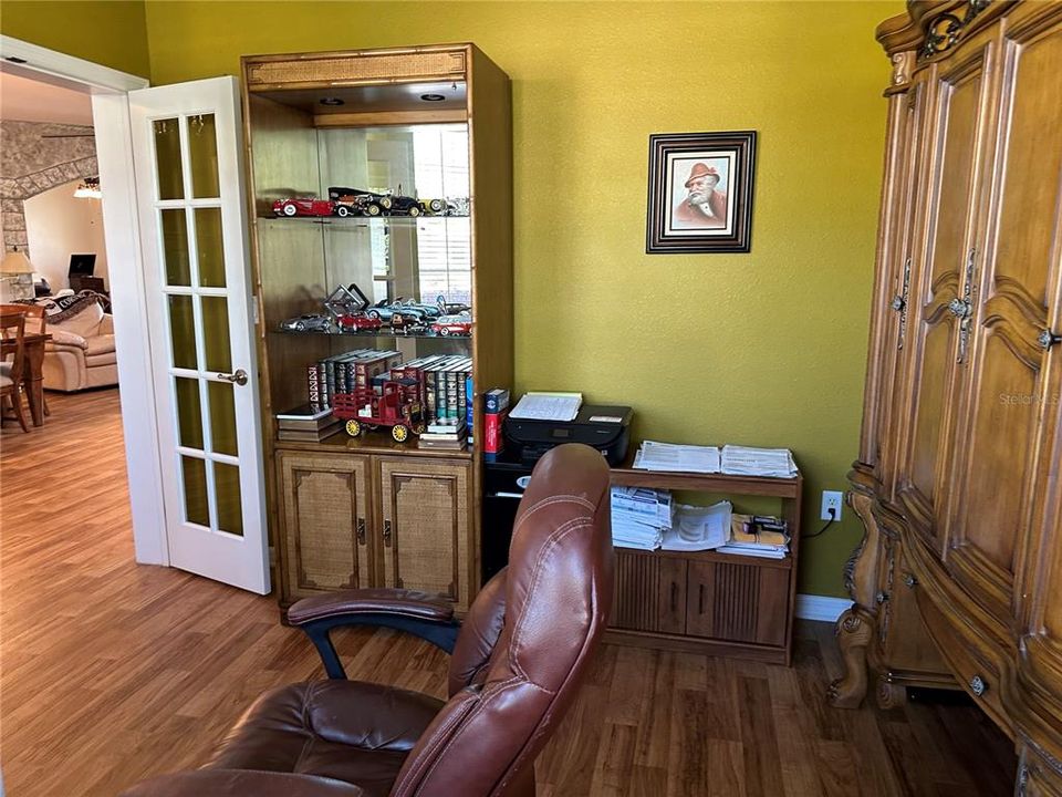 For Sale: $272,500 (2 beds, 2 baths, 1766 Square Feet)