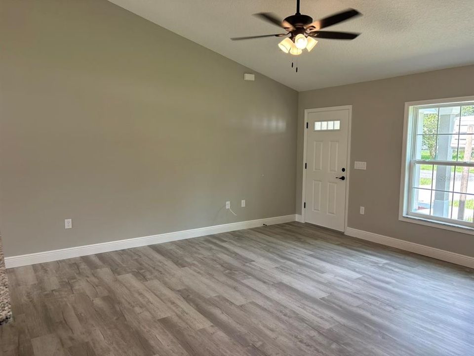 En Venta: $239,900 (3 camas, 2 baños, 1405 Pies cuadrados)