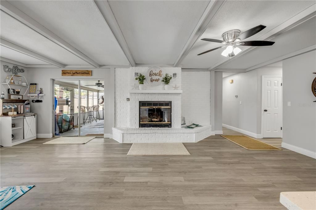 For Sale: $415,000 (3 beds, 2 baths, 1608 Square Feet)