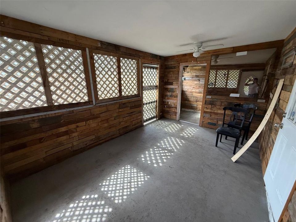 На продажу: $319,000 (2 спален, 1 ванн, 1018 Квадратных фут)