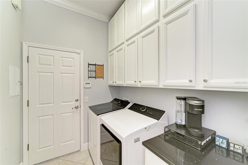 For Sale: $1,220,000 (3 beds, 2 baths, 2411 Square Feet)