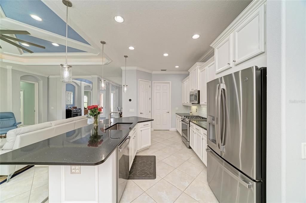 For Sale: $1,220,000 (3 beds, 2 baths, 2411 Square Feet)