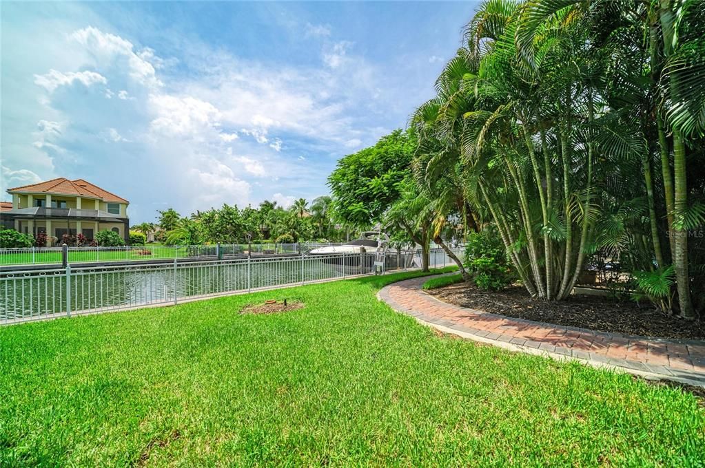 For Sale: $1,220,000 (3 beds, 2 baths, 2411 Square Feet)