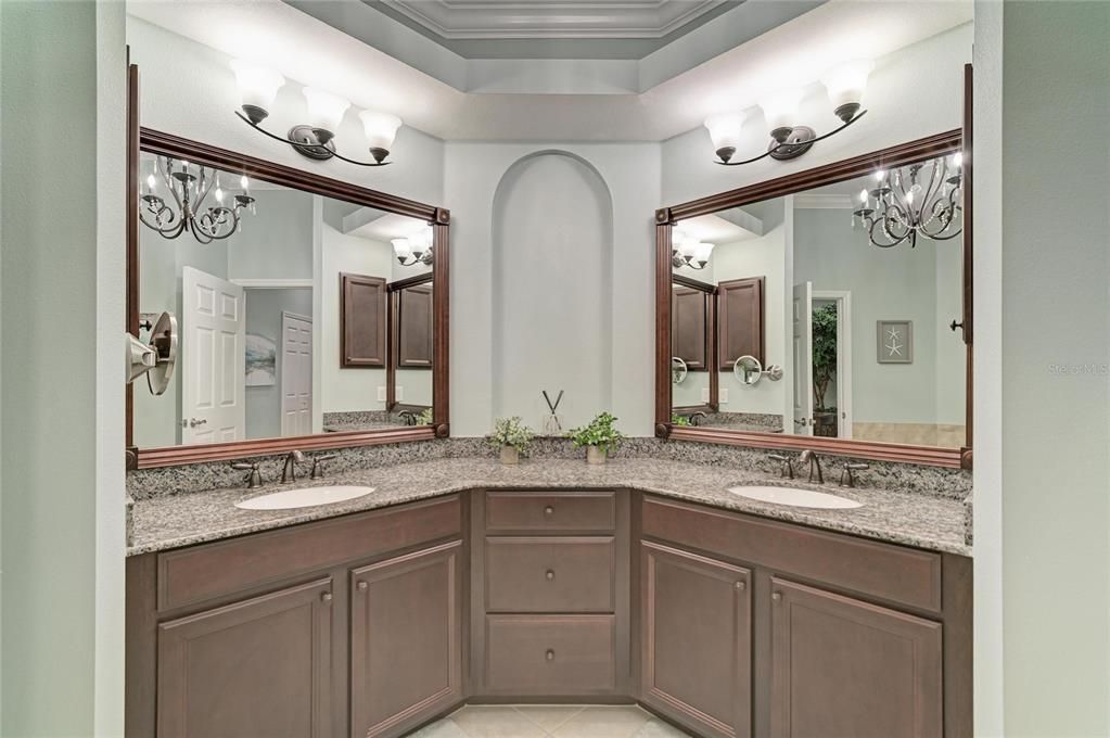 For Sale: $1,220,000 (3 beds, 2 baths, 2411 Square Feet)