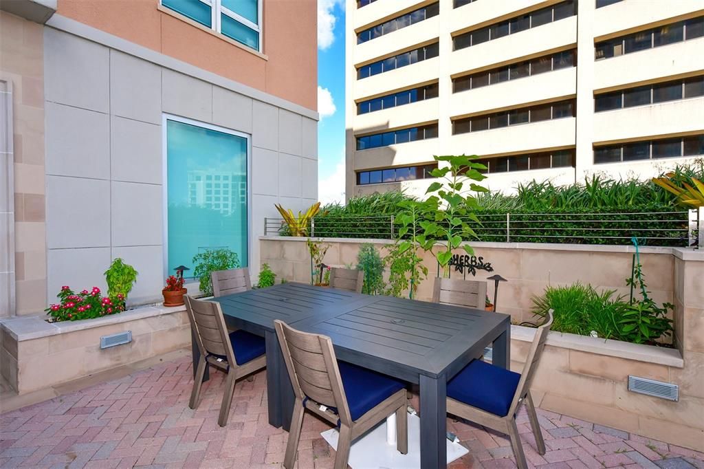 For Rent: $11,500 (2 beds, 2 baths, 1725 Square Feet)