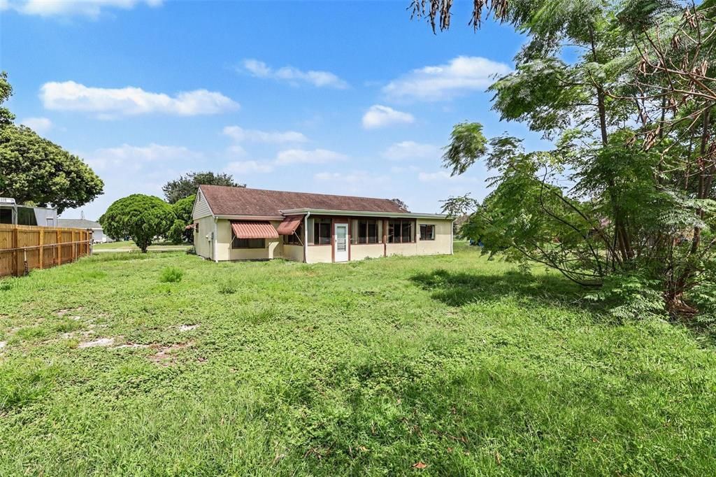 На продажу: $245,000 (2 спален, 2 ванн, 1153 Квадратных фут)