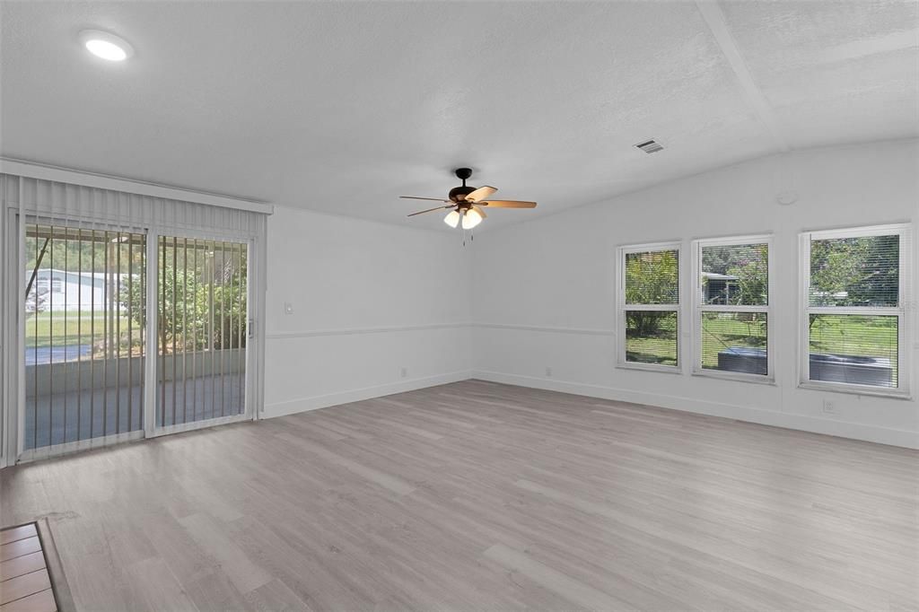 En Venta: $269,900 (3 camas, 2 baños, 2200 Pies cuadrados)