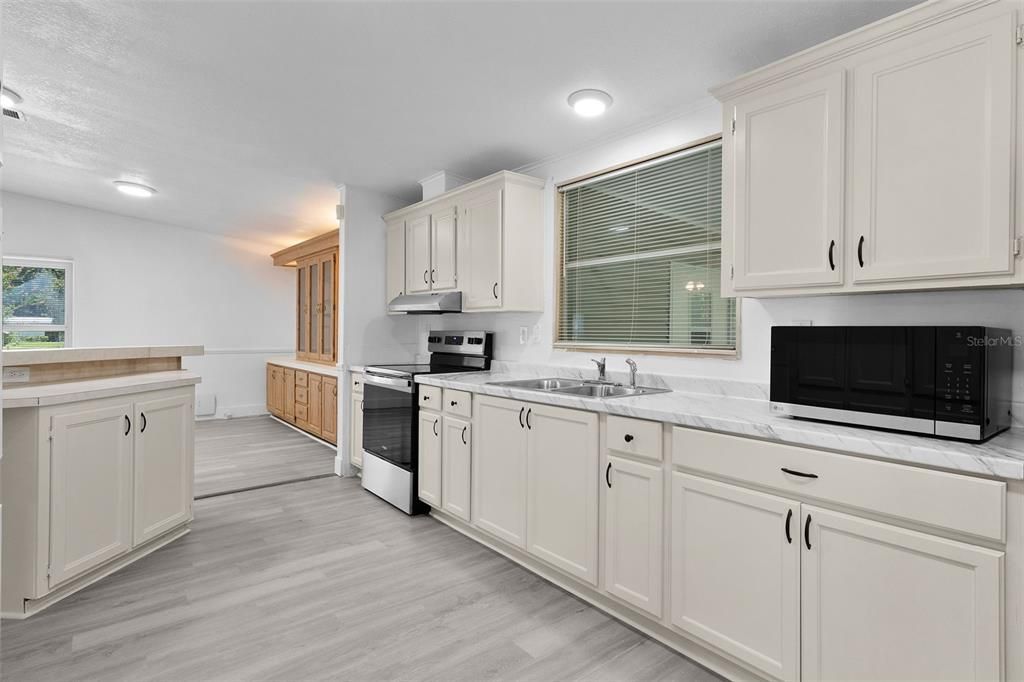 En Venta: $269,900 (3 camas, 2 baños, 2200 Pies cuadrados)