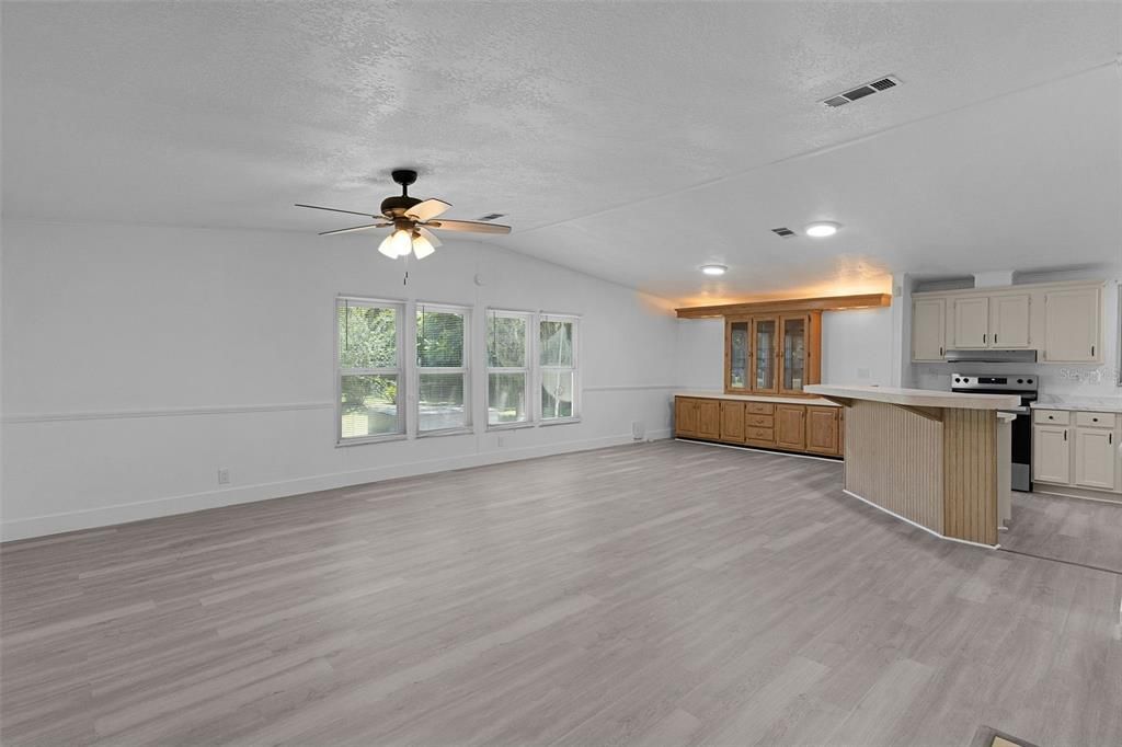 En Venta: $269,900 (3 camas, 2 baños, 2200 Pies cuadrados)