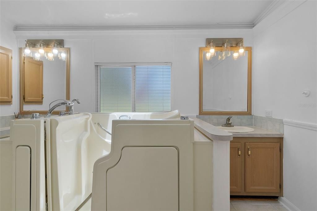 En Venta: $269,900 (3 camas, 2 baños, 2200 Pies cuadrados)