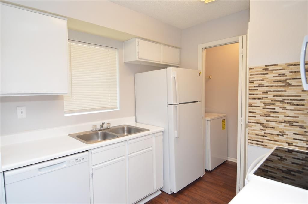 В аренду: $1,400 (1 спален, 1 ванн, 846 Квадратных фут)