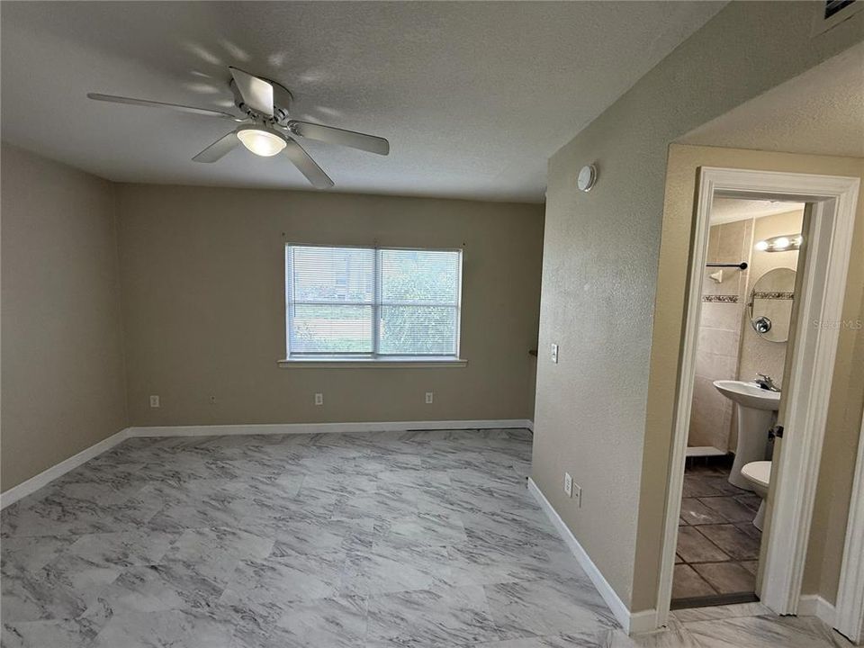 В аренду: $1,450 (2 спален, 2 ванн, 905 Квадратных фут)