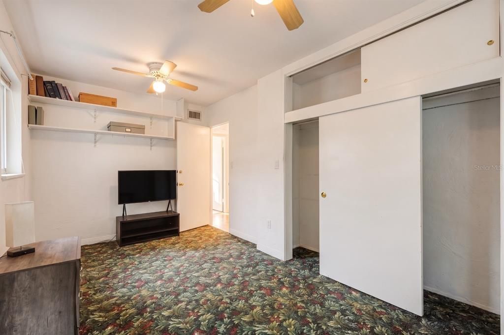 На продажу: $329,000 (2 спален, 1 ванн, 892 Квадратных фут)