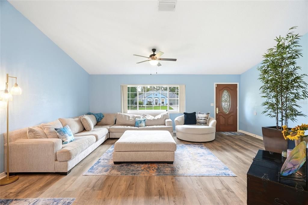 En Venta: $324,999 (3 camas, 2 baños, 1432 Pies cuadrados)