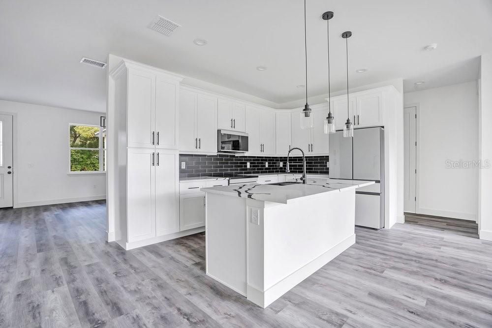 En Venta: $490,000 (4 camas, 3 baños, 2093 Pies cuadrados)