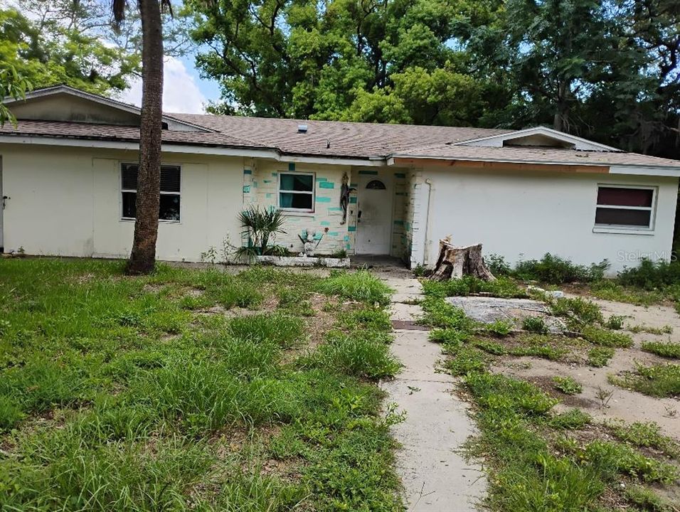 Activo con contrato: $399,900 (5 camas, 2 baños, 2394 Pies cuadrados)