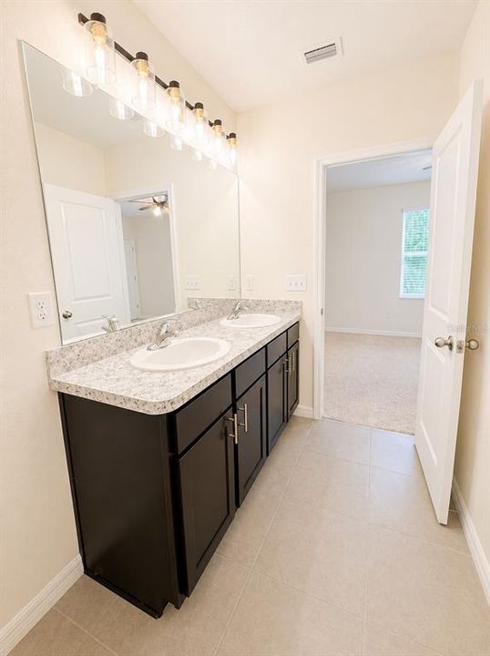 For Rent: $2,200 (3 beds, 2 baths, 1707 Square Feet)
