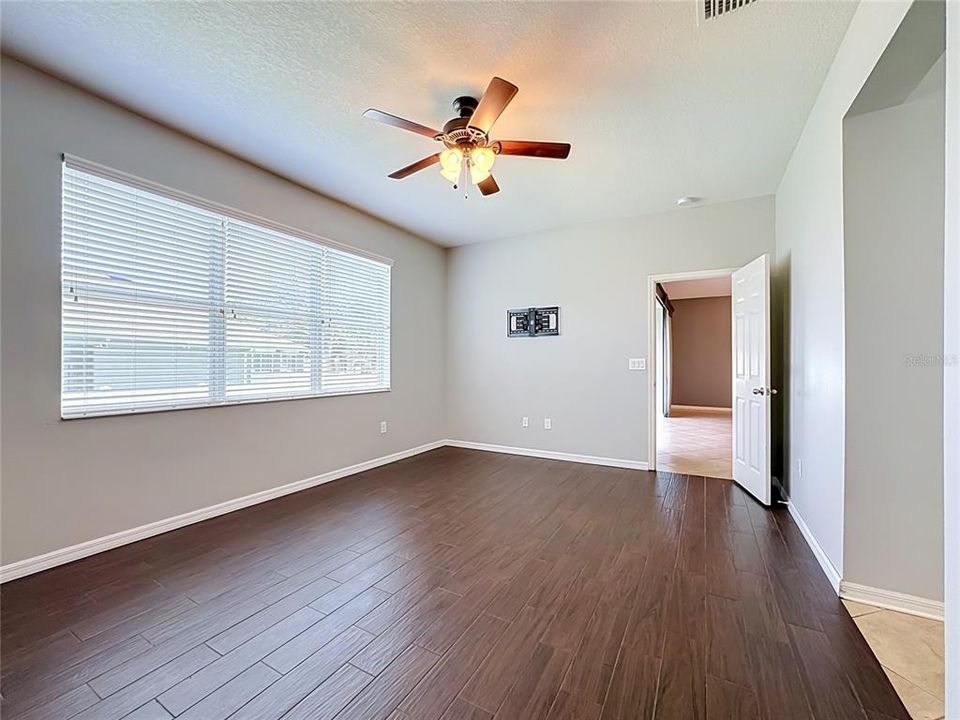 En Venta: $399,900 (3 camas, 2 baños, 2042 Pies cuadrados)