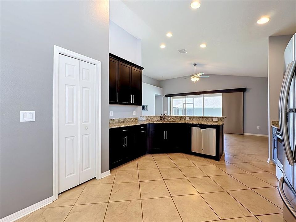 En Venta: $399,900 (3 camas, 2 baños, 2042 Pies cuadrados)