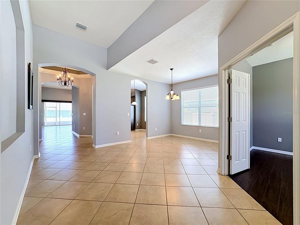 En Venta: $399,900 (3 camas, 2 baños, 2042 Pies cuadrados)