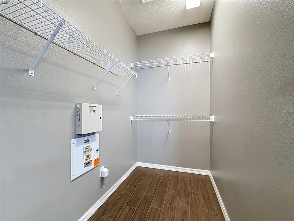 En Venta: $399,900 (3 camas, 2 baños, 2042 Pies cuadrados)