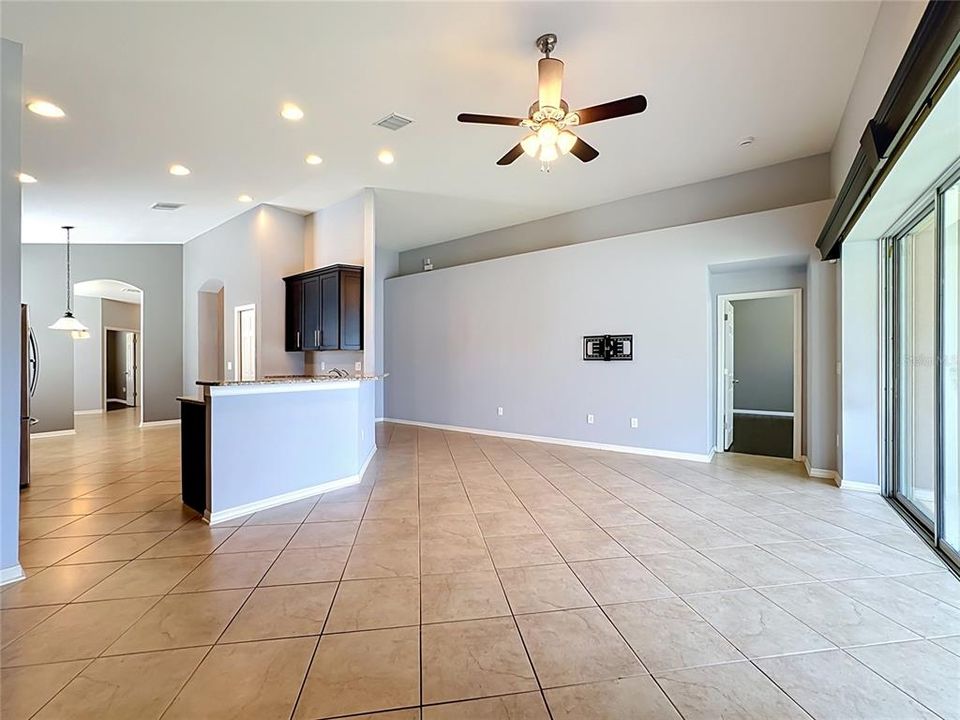 En Venta: $399,900 (3 camas, 2 baños, 2042 Pies cuadrados)
