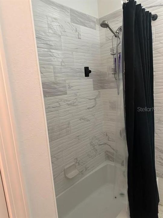 En Venta: $560,000 (4 camas, 2 baños, 2450 Pies cuadrados)