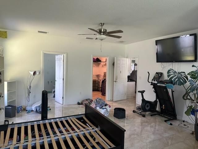 En Venta: $560,000 (4 camas, 2 baños, 2450 Pies cuadrados)