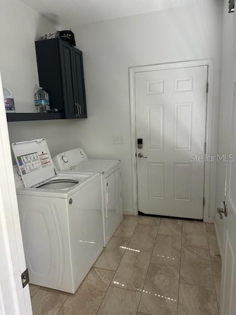 En Venta: $560,000 (4 camas, 2 baños, 2450 Pies cuadrados)