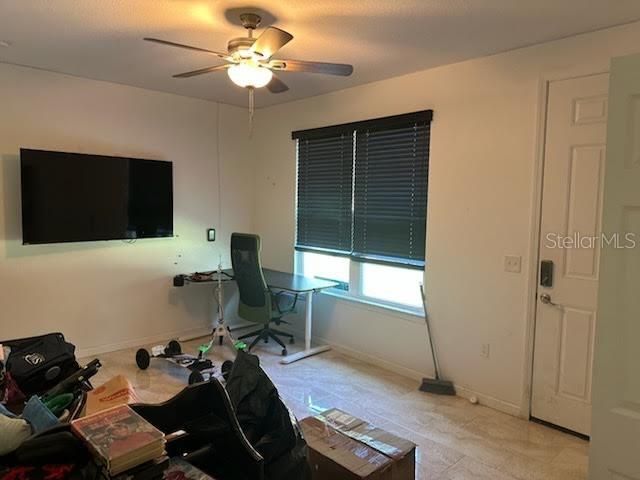 En Venta: $560,000 (4 camas, 2 baños, 2450 Pies cuadrados)